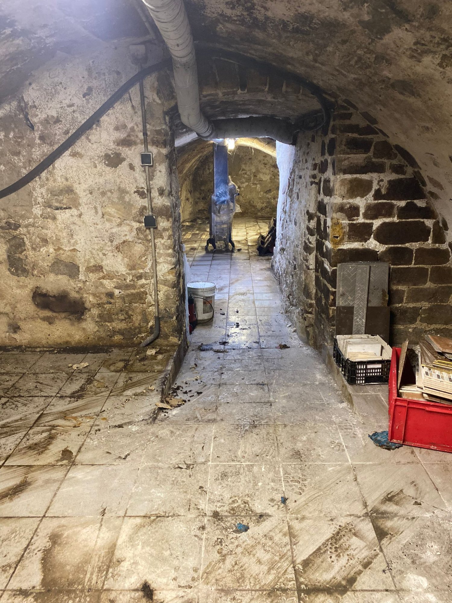 Cave avec problème d'humidité avant traitement BATIHUMI